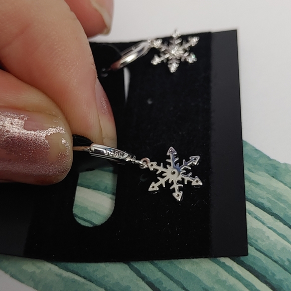 925 Silver Snowflake Earrings - Picture 2 of 3